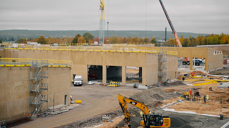 Luftvärnshallen under uppförande, en byggarbetsplats