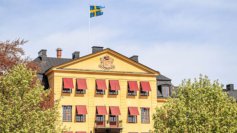 Ett stort gult hus från början av 1900-talet