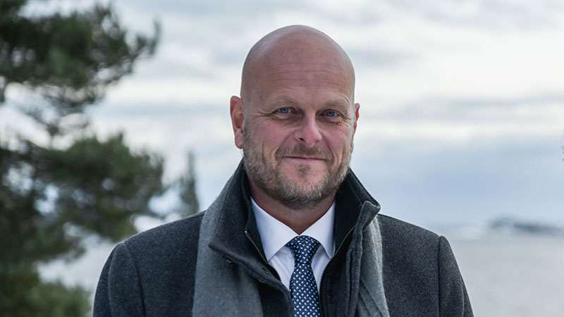 Portsättbild på man.